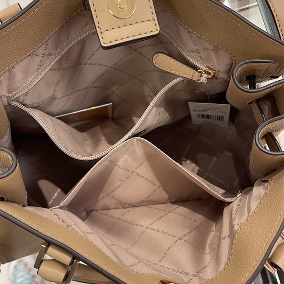 MICHAEL KORS HAMILTON MEDIUM SATCHEL 
 COLOR: CAMEL
NWT - Picture 12 of 16